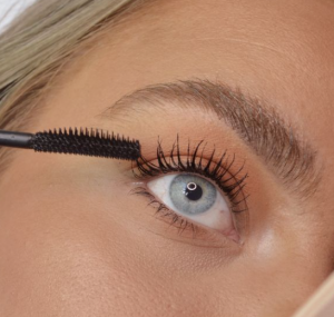 Mascara Guide 101 – Everything You Should Know About Mascaras